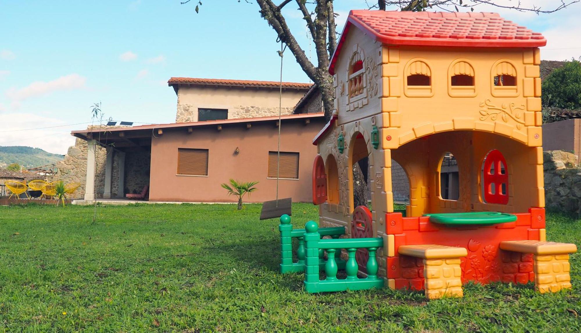 Apartamentos Muralla Sacra Sober Kültér fotó