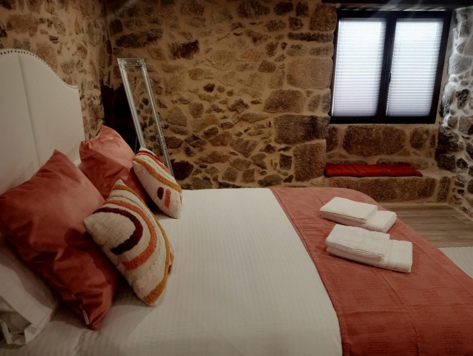 Apartamentos Muralla Sacra Sober Kültér fotó